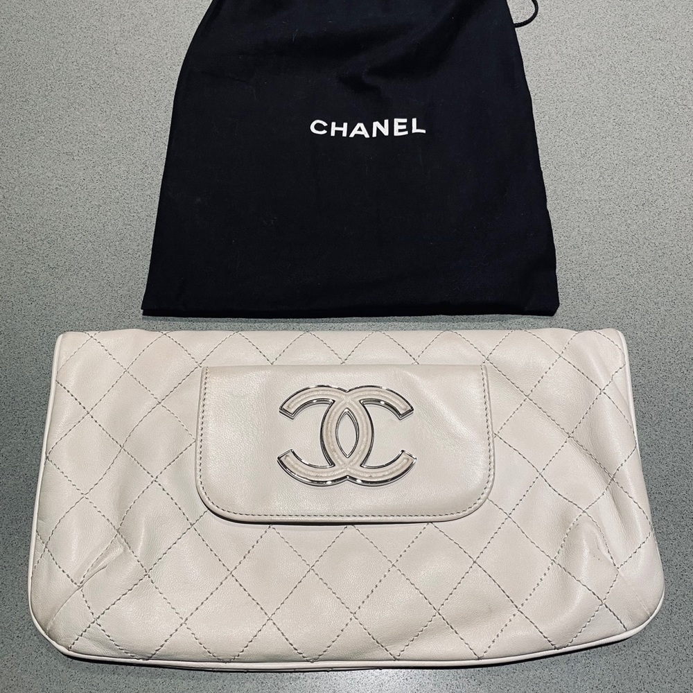CHANEL Ivory Quilted Wristlet